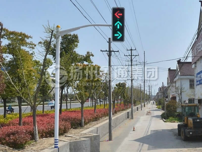 XHDG-017，單挑彎臂信號(hào)燈桿