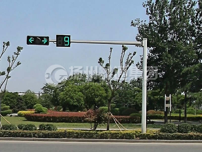 XHDG-035，L型八棱信號(hào)燈桿，丁字路口